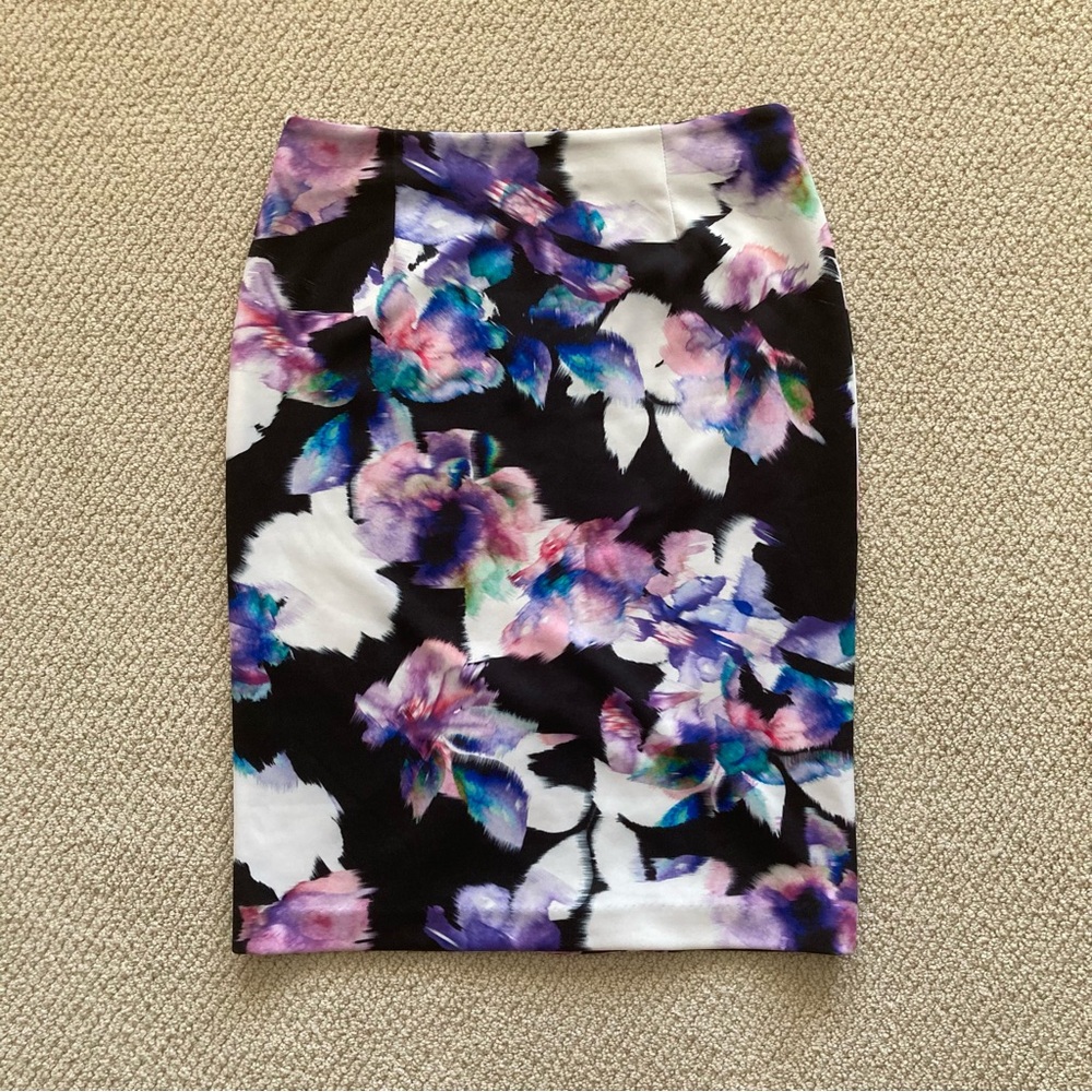 Antonio Melani Floral Print Pencil Skirt Size 6 Abstract Purple Black White EUC